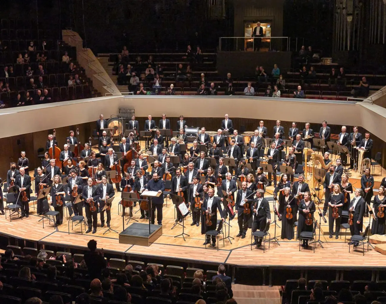 The Gewandhaus Orchestra with Andris Nelsons on stage