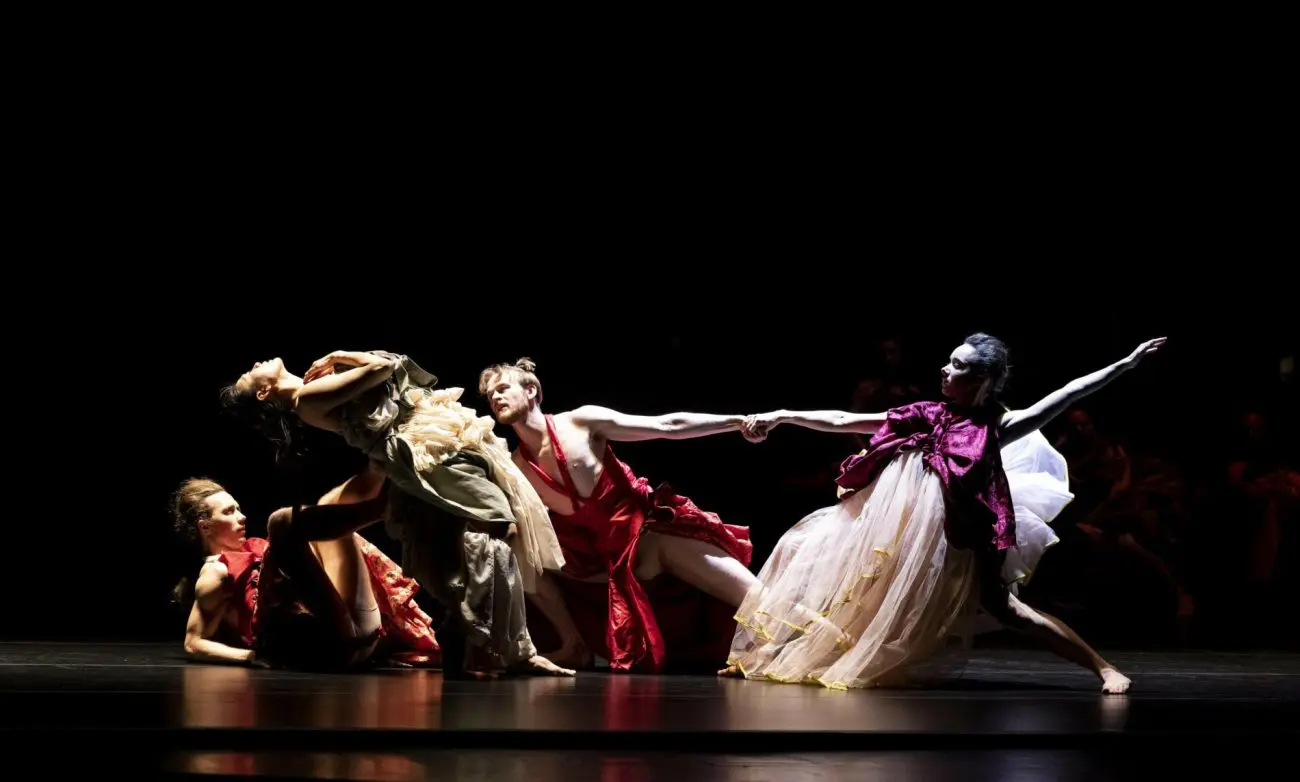 »Träume«, Tänzerinnen und Tänzer der Emanuel Gat Dance Company © Erika Mayer
