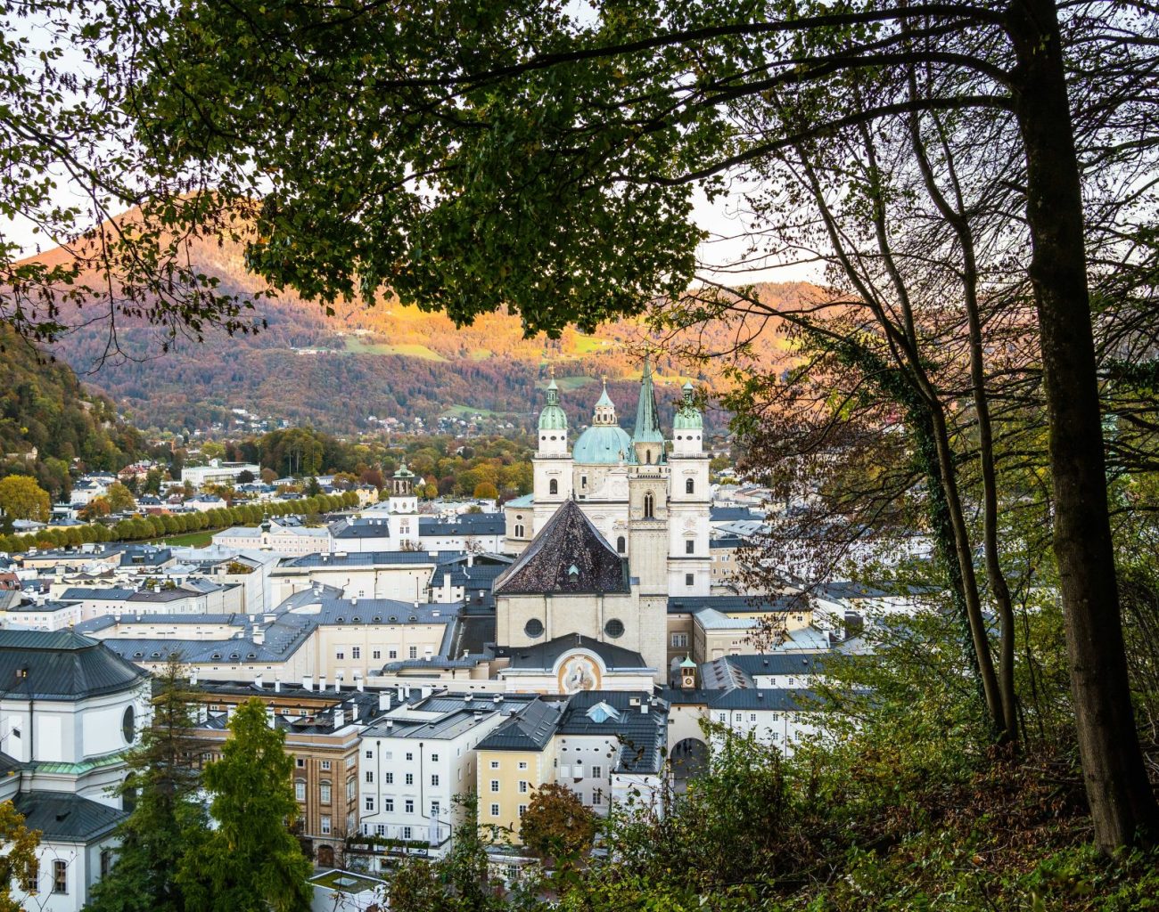 Mönchsberg mit Blick auf die Altstadt Salzburg