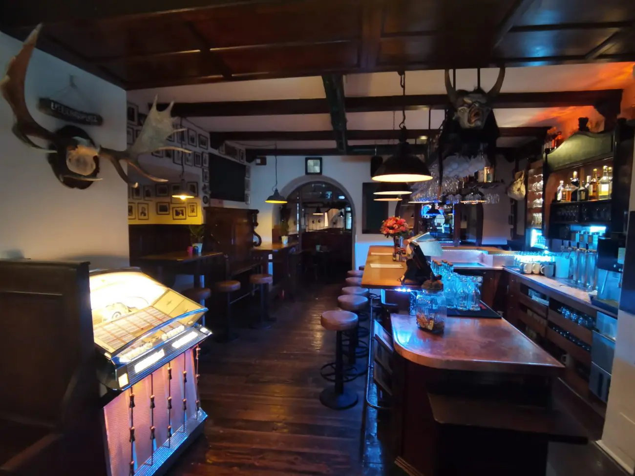 Zwetterl's Tavern