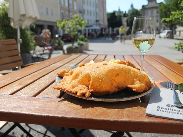 Salzburg Guide Eat & Drink - Gasthof Hinterbrühl - Wienerschnitzel